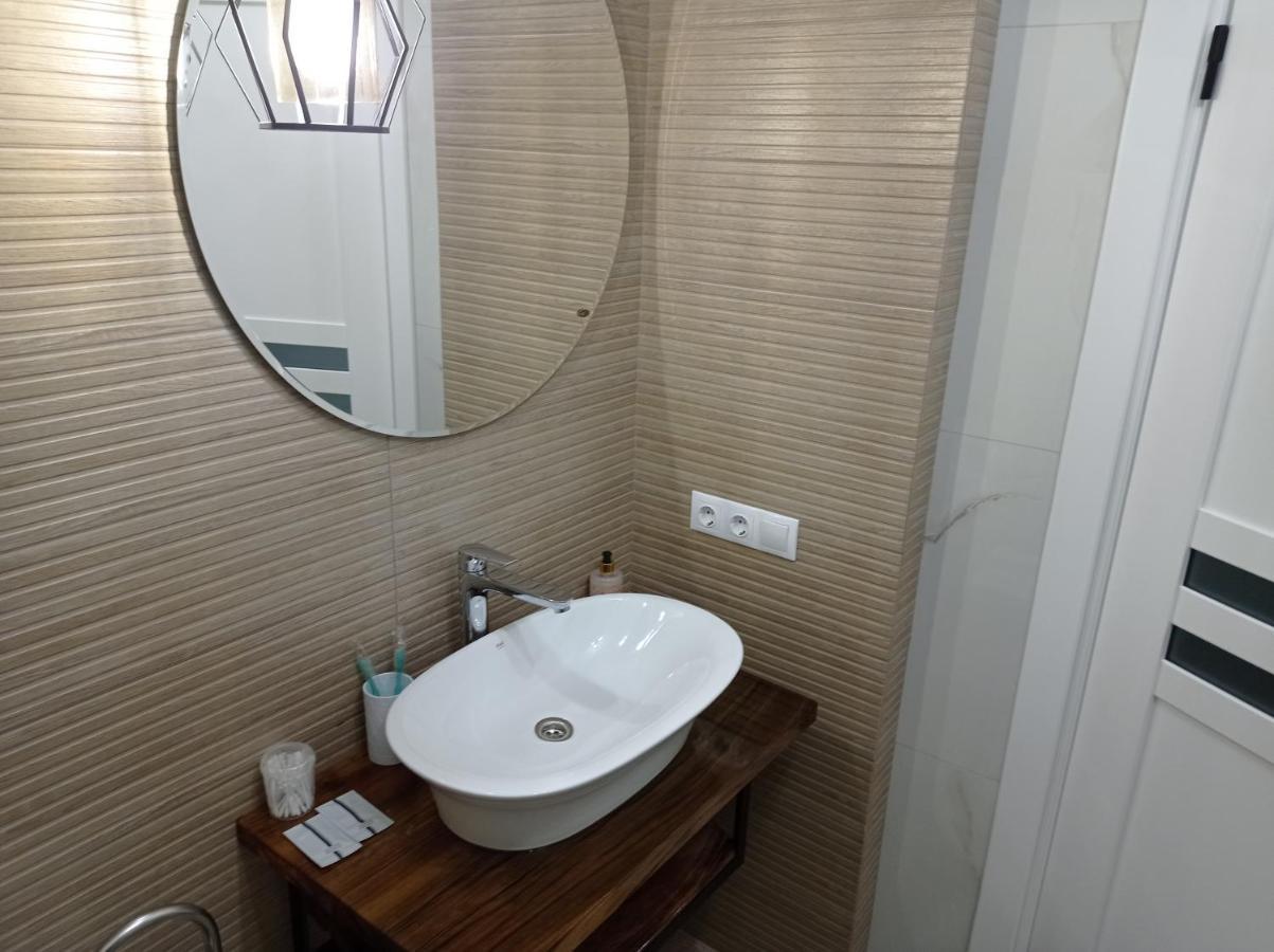 Дизайнерський Ремонт&Центр& Vip, Електрозаправка На Території Будинку Rivne Exterior foto